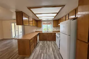 3015 Milhoan Dr, Medford, OR 97504 - Photo 6