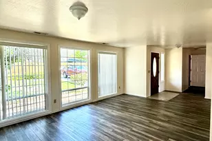 3015 Milhoan Dr, Medford, OR 97504 - Photo 2