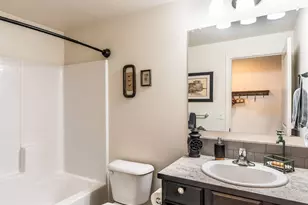 2303 NE 3rd St, Redmond, OR 97756 - Photo 10