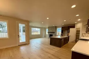 61421 SE Daybreak Ct, Bend, OR 97702 - Photo 6
