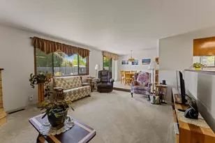 2900 Lois Ln, Grants Pass, OR 97527 - Photo 6