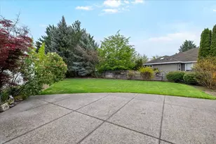 747 Eastridge Dr, Medford, OR 97504 - Photo 22