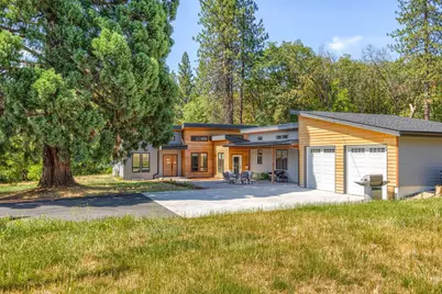 4235 Highland Avenue, Grants Pass, OR 97526 - Photo 2