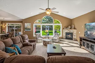 4010 SW Majestic Ave, Redmond, OR 97756 - Photo 8