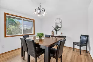2390 Fairfield Dr, Medford, OR 97504 - Photo 6