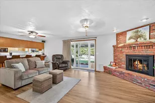2390 Fairfield Dr, Medford, OR 97504 - Photo 10