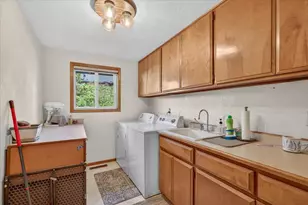 2390 Fairfield Dr, Medford, OR 97504 - Photo 22