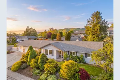 2390 Fairfield Drive, Medford, OR 97504 - Photo 1