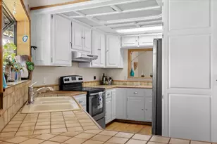 847 NW 5th St, Grants Pass, OR 97526 - Photo 8