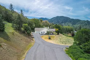 304 Wards Creek Rd, Rogue River, OR 97537 - Photo 2