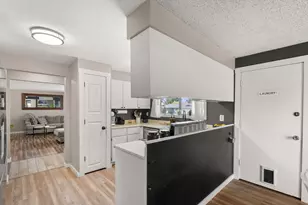 2190 Delta Waters Rd, Medford, OR 97504 - Photo 8