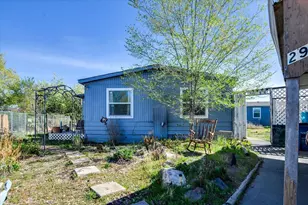 1515 NW Fir Ave, Redmond, OR 97756 - Photo 1