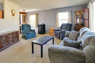 1515 NW Fir Ave, Redmond, OR 97756 - Photo 2