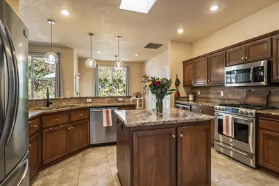 800 SE Shadowood Drive, Bend, OR 97702 - Photo 28