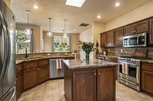 800 SE Shadowood Dr, Bend, OR 97702 - Photo 28