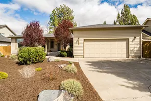800 SE Shadowood Dr, Bend, OR 97702 - Photo 2