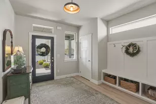 20546 Aberdeen Ct, Bend, OR 97702 - Photo 2