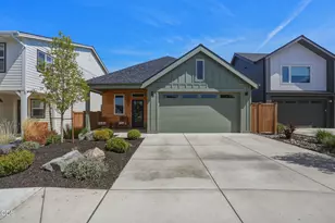 20546 Aberdeen Ct, Bend, OR 97702 - Photo 2
