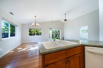 923 Village Circle, Medford, OR 97504 - Photo 8