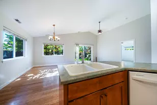 923 Village Cir, Medford, OR 97504 - Photo 8