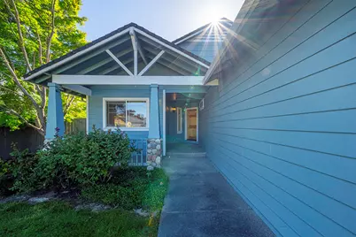 923 Village Circle, Medford, OR 97504 - Photo 4