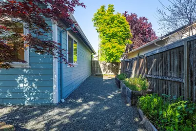 923 Village Circle, Medford, OR 97504 - Photo 28