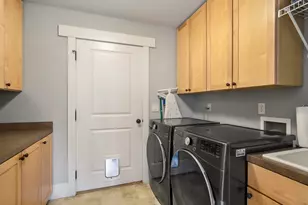 2955 N W Bordeaux Ln, Bend, OR 97703 - Photo 16