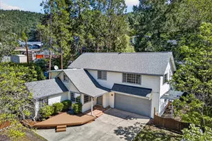 1635 NE Beacon Dr, Grants Pass, OR 97526 - Photo 2