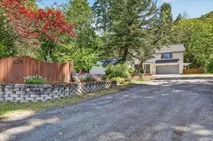 1635 NE Beacon Dr, Grants Pass, OR 97526 - Photo 6