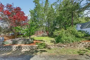 1635 NE Beacon Dr, Grants Pass, OR 97526 - Photo 8
