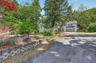1635 NE Beacon Dr, Grants Pass, OR 97526 - Photo 48