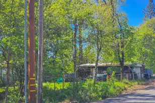 1003 Red Mountain Dr, Grants Pass, OR 97526 - Photo 2