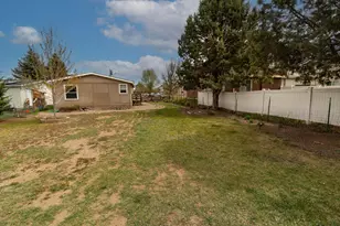 2207 SW 22nd St, Redmond, OR 97756 - Photo 26