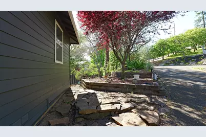 381 Pinetop Terrace, Shady Cove, OR 97539 - Photo 48