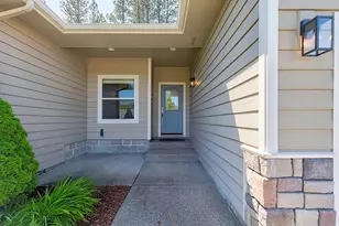 2737 SW Trinity Way, Grants Pass, OR 97527 - Photo 2
