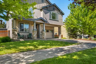 2910 NE Jackdaw Dr, Bend, OR 97701 - Photo 2
