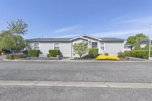 110 Red Oak Ln, Grants Pass, OR 97527 - Photo 2