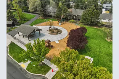 20724 Sierra Drive, Bend, OR 97701 - Photo 38