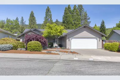 204 NW Sinclair Drive, Grants Pass, OR 97526 - Photo 2
