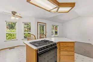 204 NW Sinclair Dr, Grants Pass, OR 97526 - Photo 12