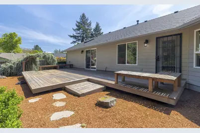 204 NW Sinclair Drive, Grants Pass, OR 97526 - Photo 32