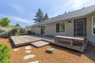 204 NW Sinclair Dr, Grants Pass, OR 97526 - Photo 32