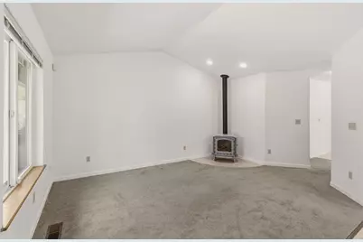 204 NW Sinclair Drive, Grants Pass, OR 97526 - Photo 18