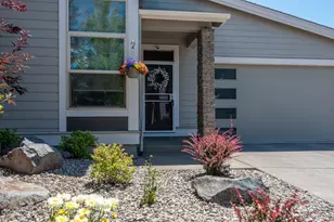 20821 SE Humber Ln, Bend, OR 97702 - Photo 2