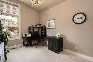 20821 SE Humber Ln, Bend, OR 97702 - Photo 4