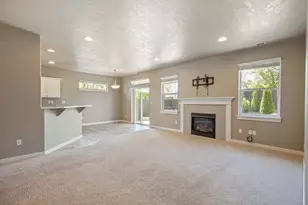 2510 NW Hemlock Wy, Redmond, OR 97756 - Photo 6