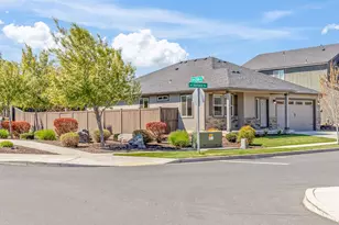 2510 NW Hemlock Wy, Redmond, OR 97756 - Photo 2