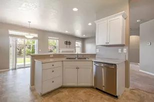 2510 NW Hemlock Wy, Redmond, OR 97756 - Photo 8