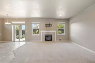 2510 NW Hemlock Wy, Redmond, OR 97756 - Photo 4