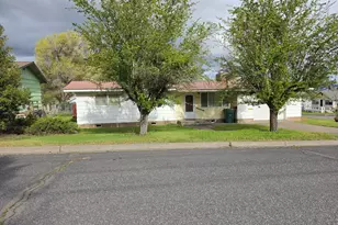 1905 Lancaster Ave, Klamath Falls, OR 97601 - Photo 2